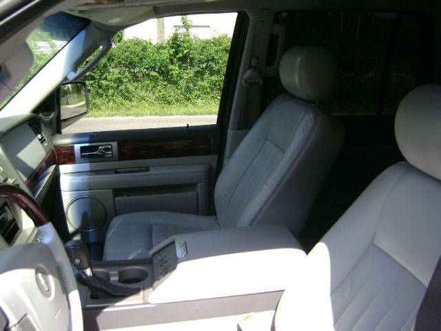 Lincoln Navigator 2004 photo 4