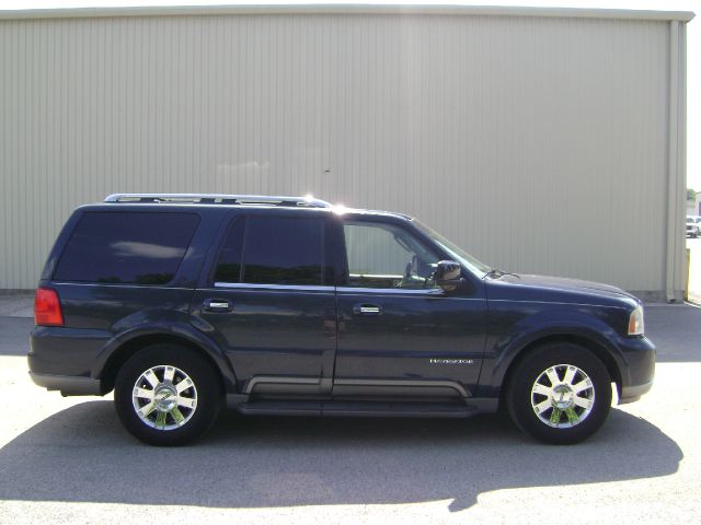 Lincoln Navigator 2004 photo 9