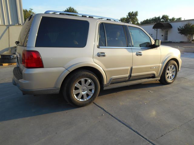 Lincoln Navigator 2004 photo 1