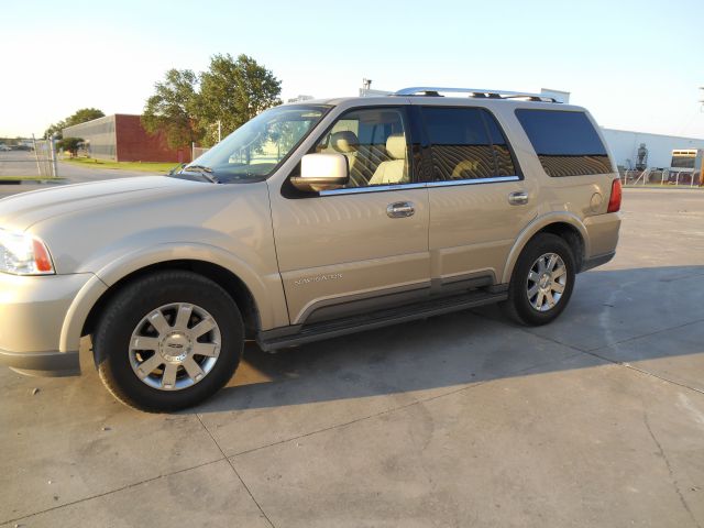 Lincoln Navigator 2004 photo 4