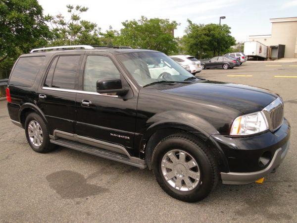 Lincoln Navigator 2004 photo 2