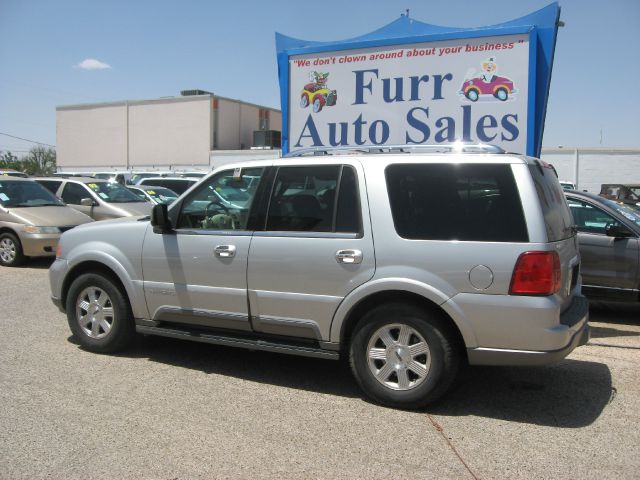 Lincoln Navigator 2004 photo 2