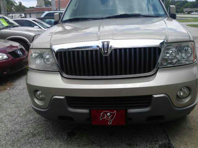 Lincoln Navigator 2004 photo 2