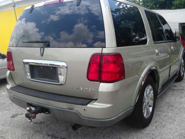 Lincoln Navigator 2004 photo 3