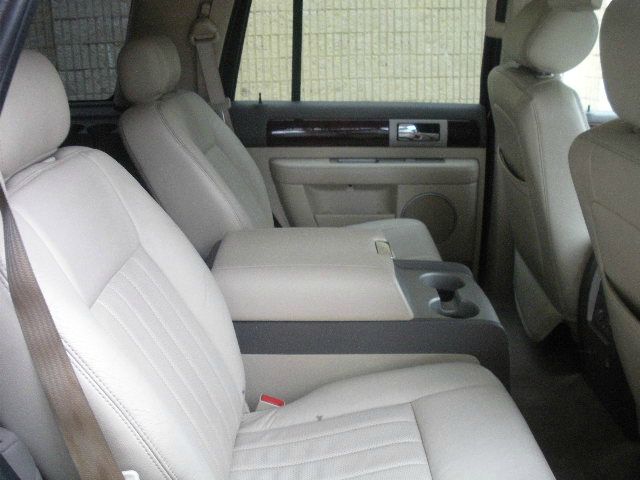 Lincoln Navigator 2004 photo 10