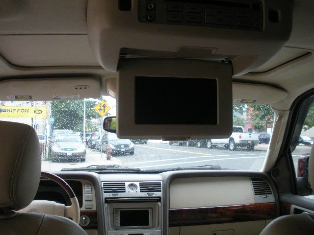 Lincoln Navigator 2004 photo 12