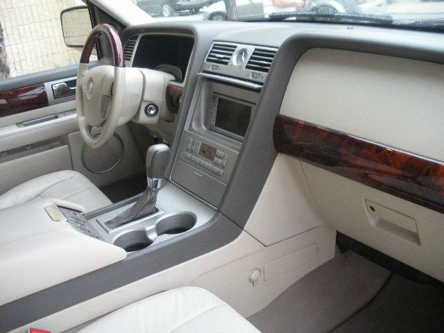 Lincoln Navigator 2004 photo 23