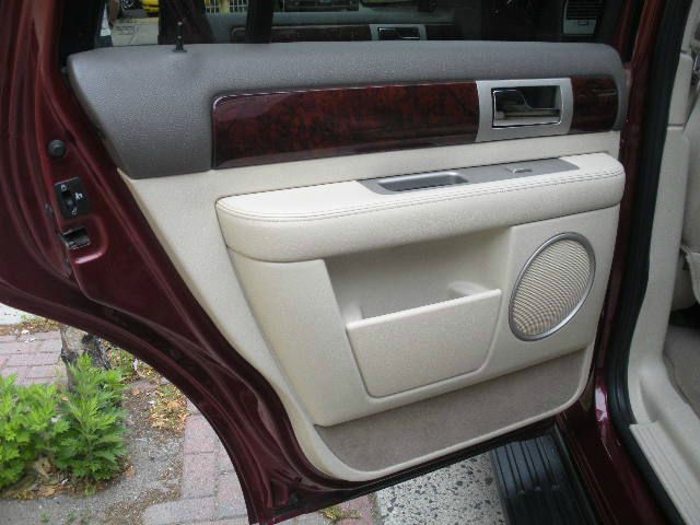 Lincoln Navigator 2004 photo 25