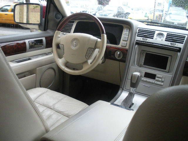 Lincoln Navigator 2004 photo 31