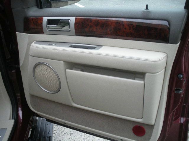 Lincoln Navigator 2004 photo 32