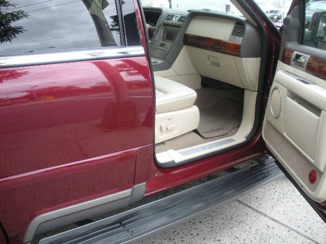 Lincoln Navigator 2004 photo 9