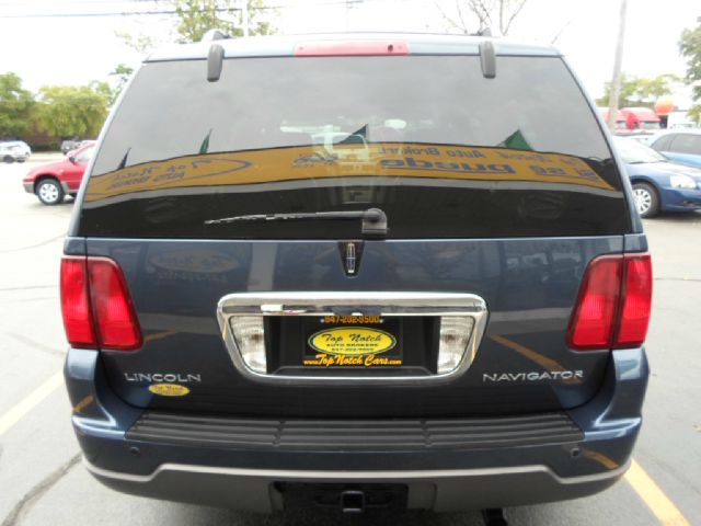 Lincoln Navigator 2004 photo 2