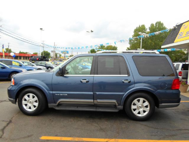 Lincoln Navigator 2004 photo 3