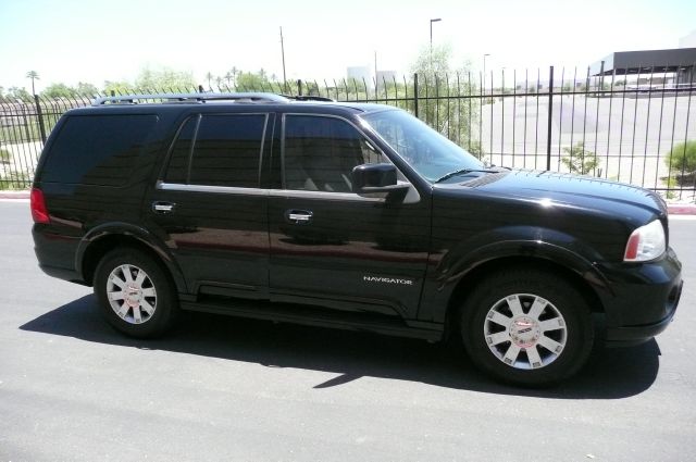 Lincoln Navigator 2004 photo 1