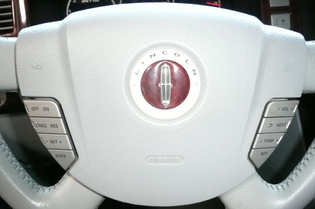 Lincoln Navigator 2004 photo 10