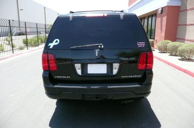 Lincoln Navigator 2004 photo 8