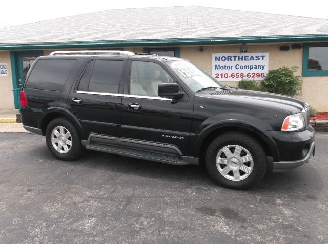 Lincoln Navigator 2004 photo 2