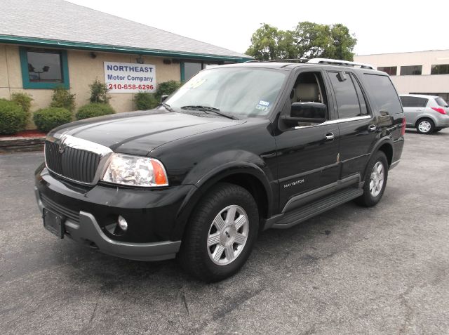 Lincoln Navigator 2004 photo 3