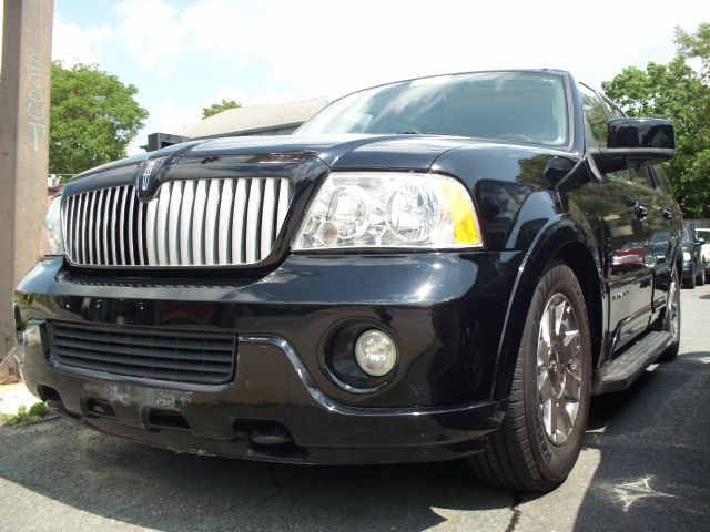 Lincoln Navigator 2004 photo 1