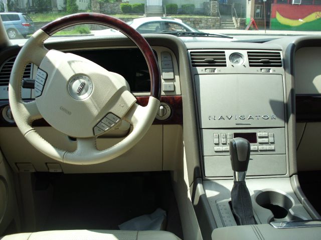 Lincoln Navigator 2004 photo 10