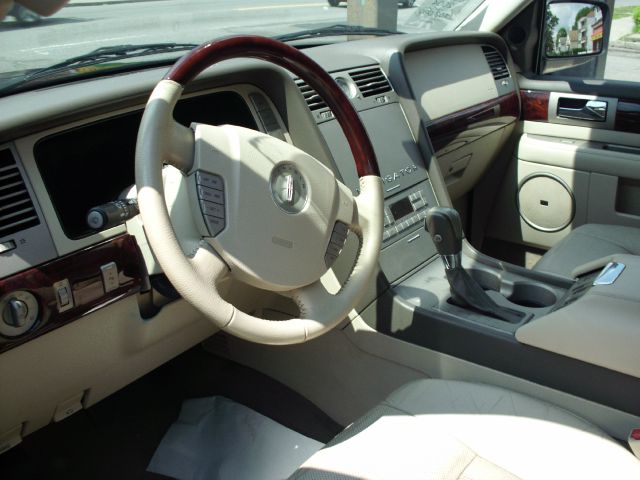 Lincoln Navigator 2004 photo 11