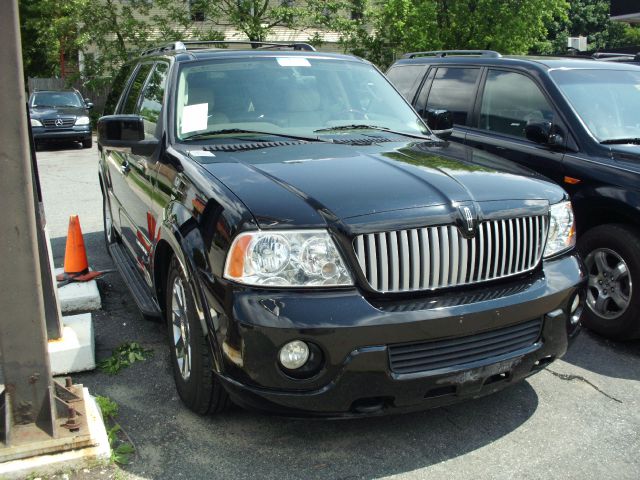 Lincoln Navigator 2004 photo 3