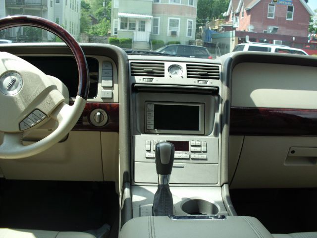 Lincoln Navigator 2004 photo 8