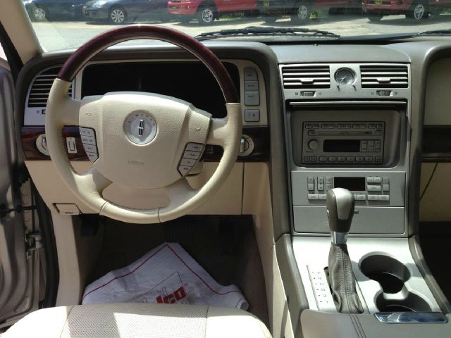 Lincoln Navigator 2004 photo 1