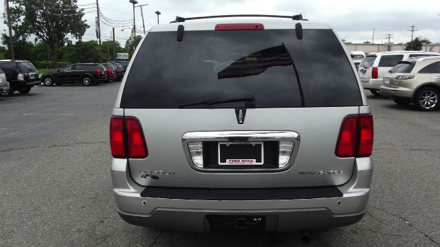 Lincoln Navigator 2004 photo 11