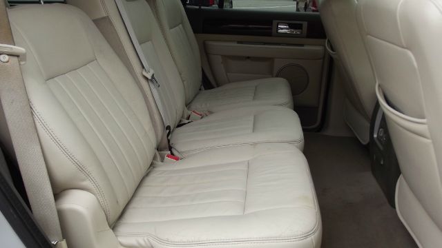 Lincoln Navigator 2004 photo 13