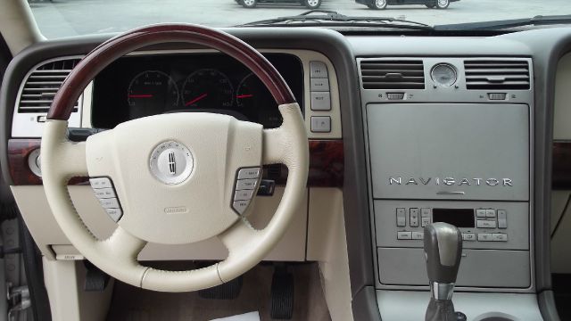 Lincoln Navigator 2004 photo 15