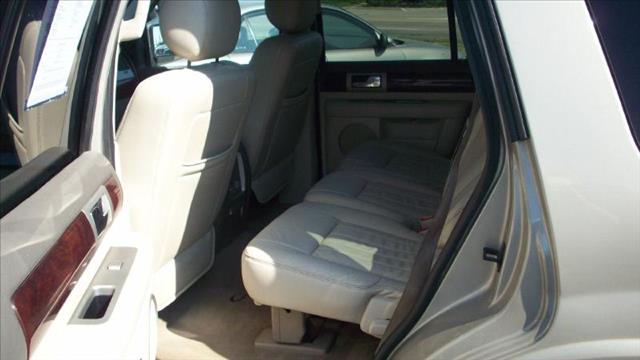 Lincoln Navigator 2004 photo 3