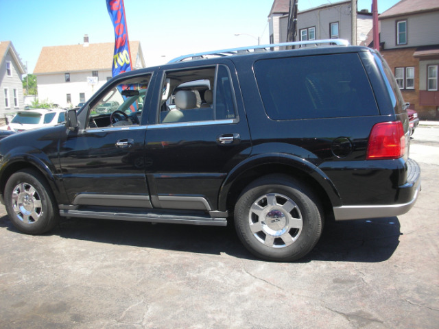 Lincoln Navigator 2004 photo 2