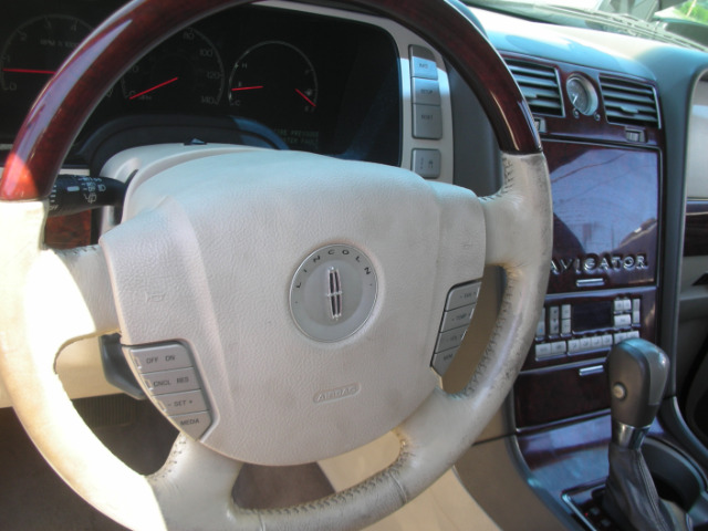 Lincoln Navigator 2004 photo 4