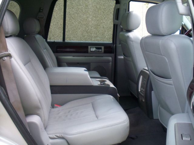 Lincoln Navigator 2004 photo 1