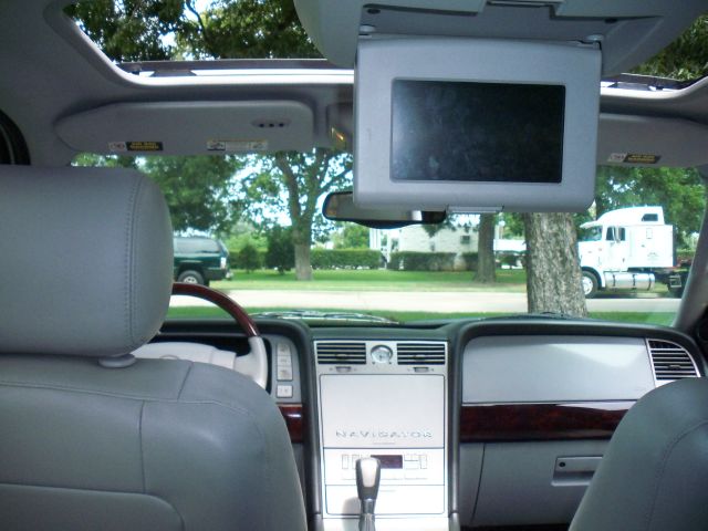 Lincoln Navigator 2004 photo 2