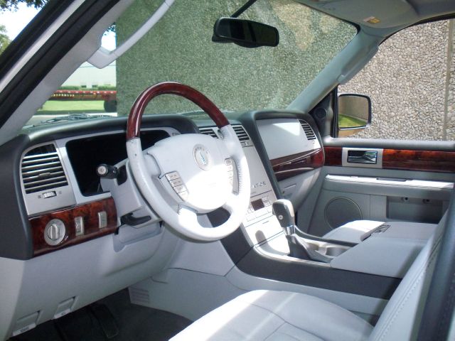 Lincoln Navigator 2004 photo 3