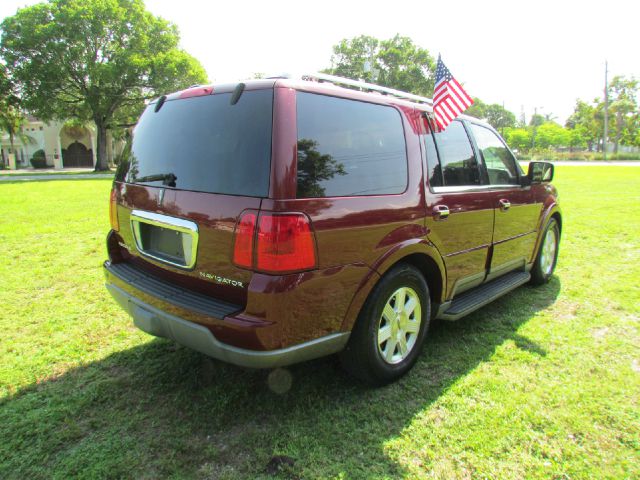 Lincoln Navigator 2004 photo 2