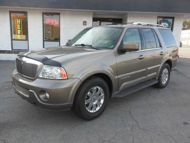 Lincoln Navigator 2004 photo 1