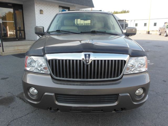 Lincoln Navigator 2004 photo 3