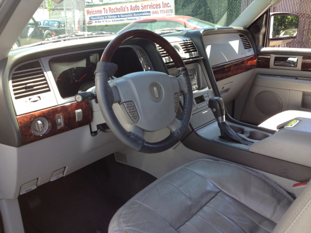 Lincoln Navigator 2004 photo 1