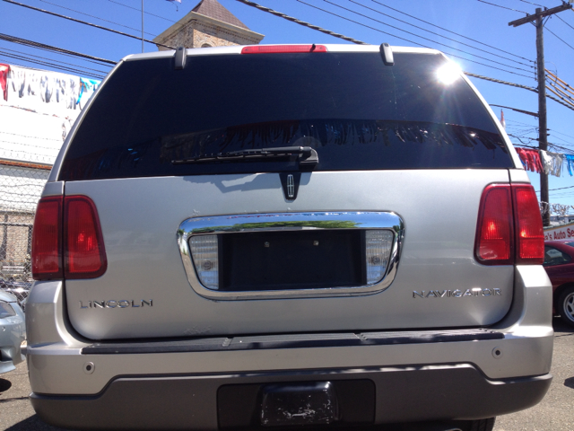 Lincoln Navigator 2004 photo 3