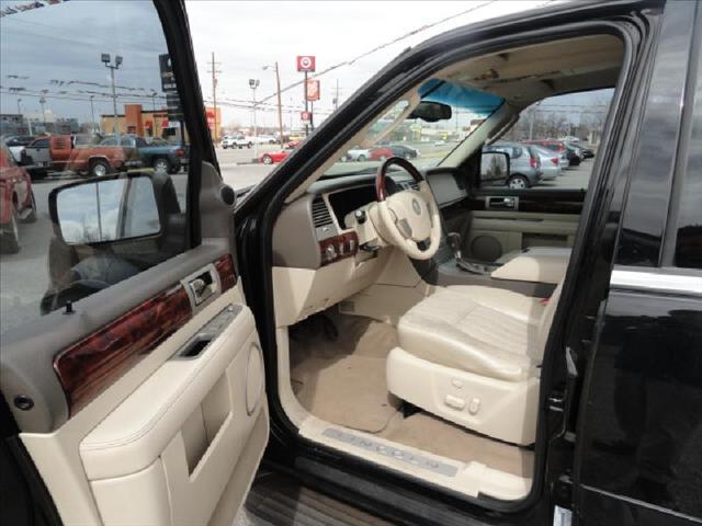 Lincoln Navigator 2004 photo 1