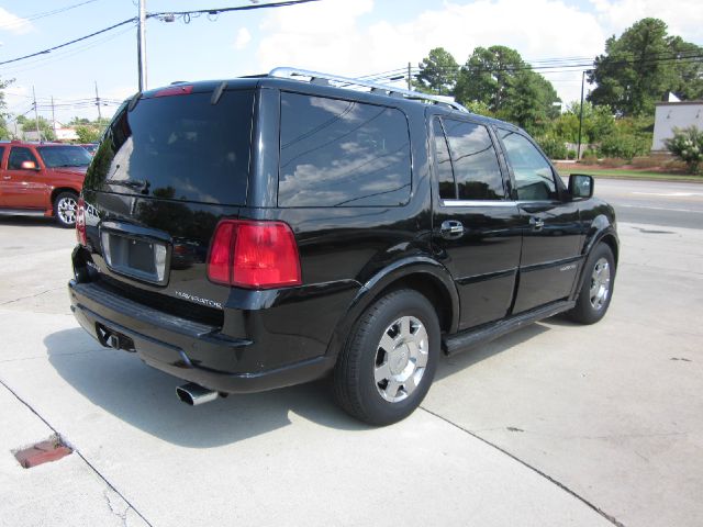 Lincoln Navigator 2005 photo 1