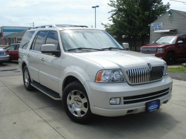 Lincoln Navigator 2005 photo 1