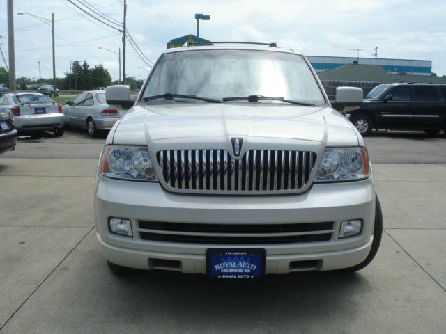 Lincoln Navigator 2005 photo 2