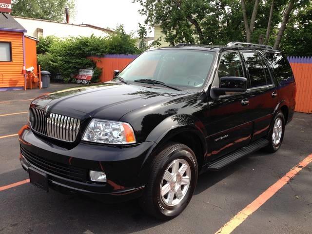 Lincoln Navigator 2005 photo 2