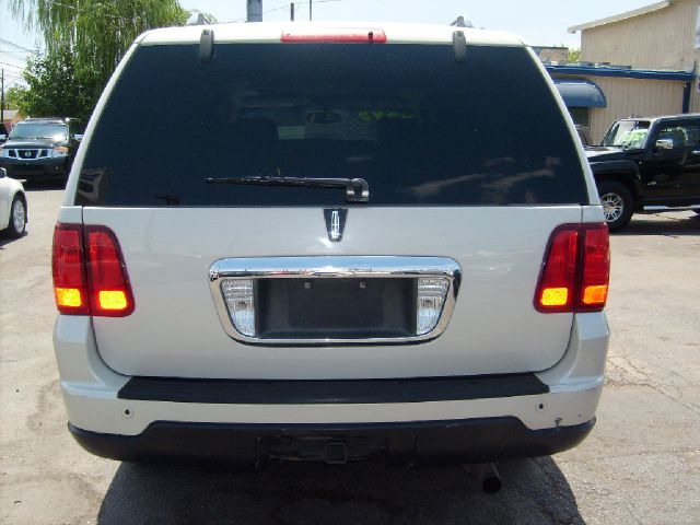 Lincoln Navigator 2005 photo 1