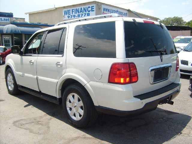 Lincoln Navigator 2005 photo 2