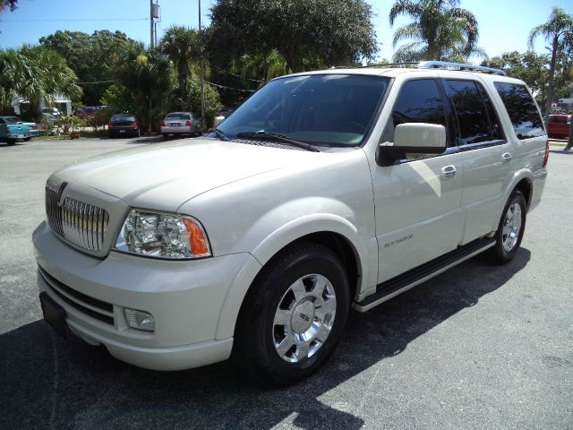 Lincoln Navigator 2005 photo 2